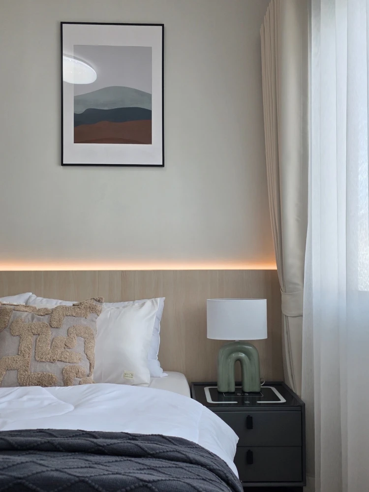 Selling A Space Sukhumvit 77, beautiful minimalist-style unit with waterproof SPC flooring (non-swelling) and well-partitioned rooms. Don't miss out!