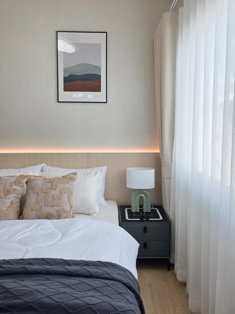 Selling A Space Sukhumvit 77, beautiful minimalist-style unit with waterproof SPC flooring (non-swelling) and well-partitioned rooms. Don't miss out!