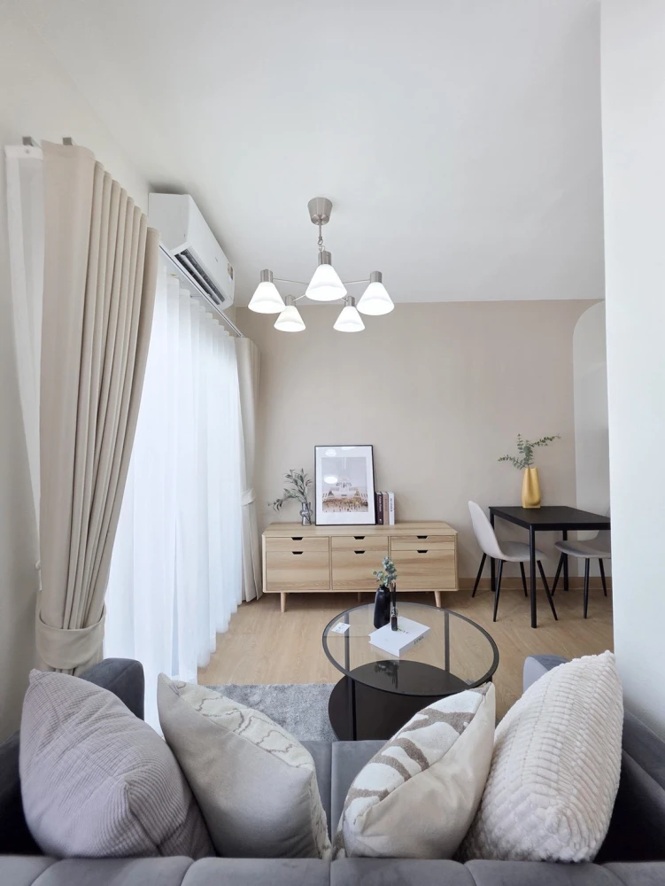Selling A Space Sukhumvit 77, beautiful minimalist-style unit with waterproof SPC flooring (non-swelling) and well-partitioned rooms. Don't miss out!