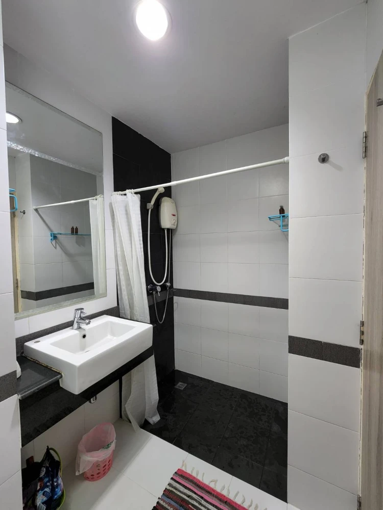 Selling a Space Sukhumvit 77, 2nd floor, garden view, corner unit, near the elevator and stairs. The unit is located in the best location within the p