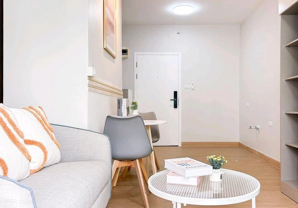 For sale: A Space Asoke-Ratchada, spacious room, ready to move in, fully furnished, kitchen area with built-in counter, very good quality, hurry and b