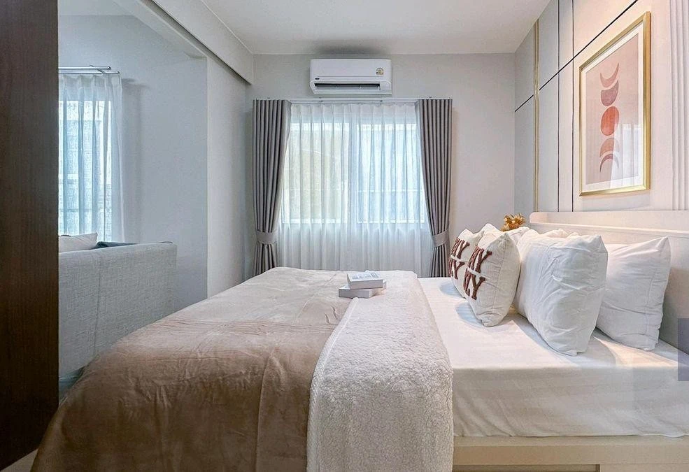 For sale: A Space Asoke-Ratchada, spacious room, ready to move in, fully furnished, kitchen area with built-in counter, very good quality, hurry and b
