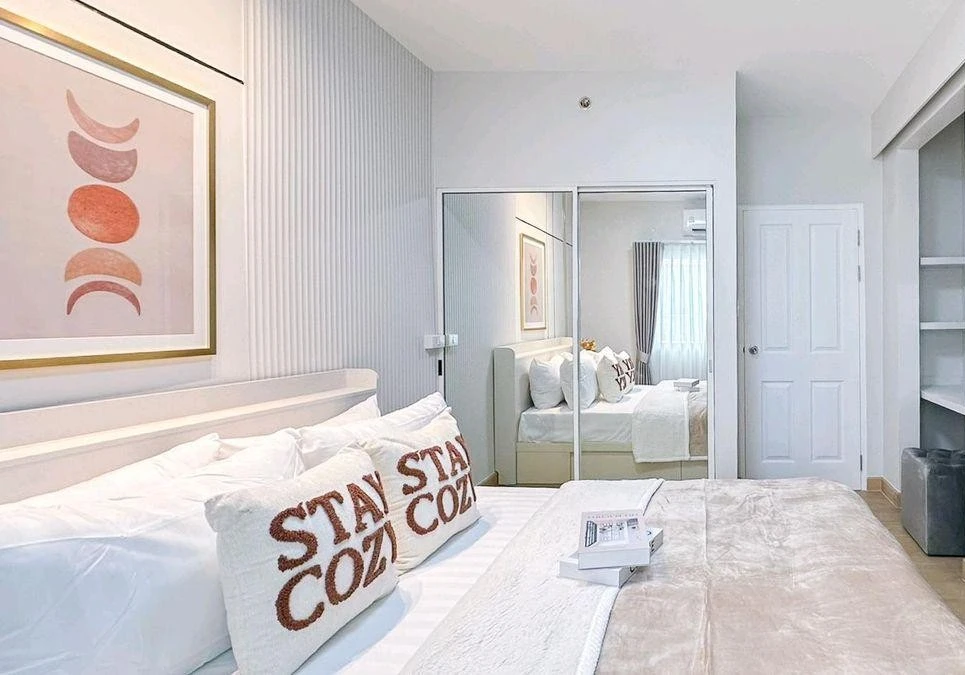 For sale: A Space Asoke-Ratchada, spacious room, ready to move in, fully furnished, kitchen area with built-in counter, very good quality, hurry and b