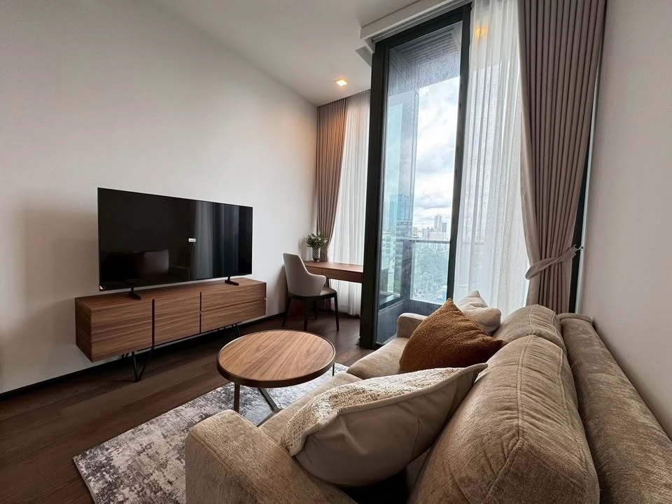 Selling AESTIQ THONGLOR Fully Furnished unit by Chanintr. North-facing unit with unobstructed view. Move-in ready; just bring your belongings.