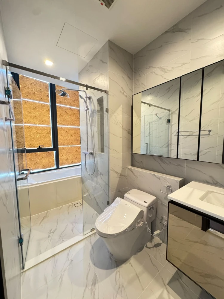 Selling AESTIQ Thonglor, 50 sq m unit on the 19th floor. Luxurious and very private common areas. Book now!