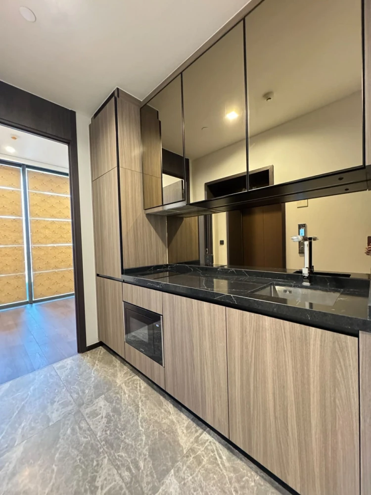 Selling AESTIQ Thonglor, 50 sq m unit on the 19th floor. Luxurious and very private common areas. Book now!