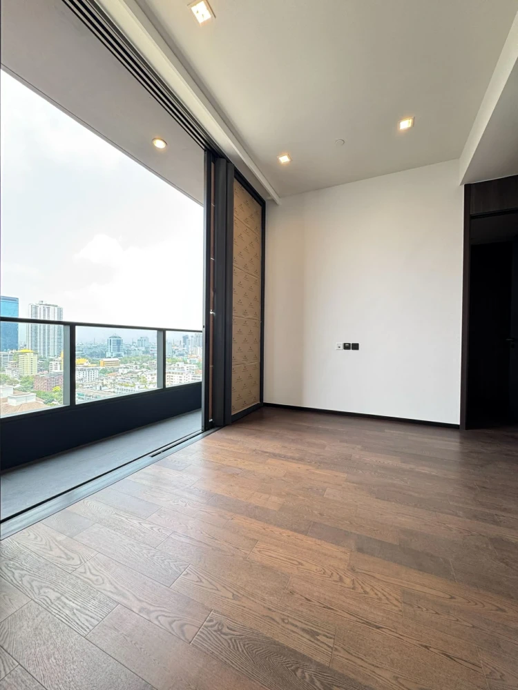 Selling AESTIQ Thonglor, 50 sq m unit on the 19th floor. Luxurious and very private common areas. Book now!