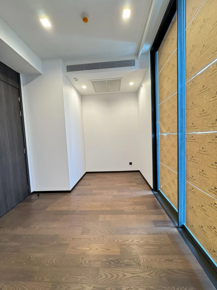 Selling AESTIQ Thonglor, 50 sq m unit on the 19th floor. Luxurious and very private common areas. Book now!