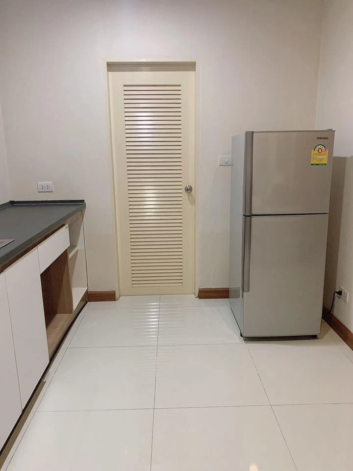 Selling Airlink Residences Romklao, 1 bedroom, 1 bathroom. Spacious living area, great location, convenient transportation. Don't miss out!