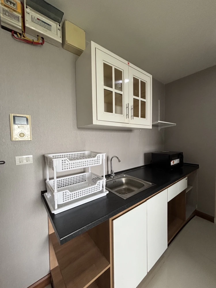 Selling Airlink Residences Romklao, 1 bedroom, 1 bathroom. Spacious living area, great location, convenient transportation. Don't miss out!
