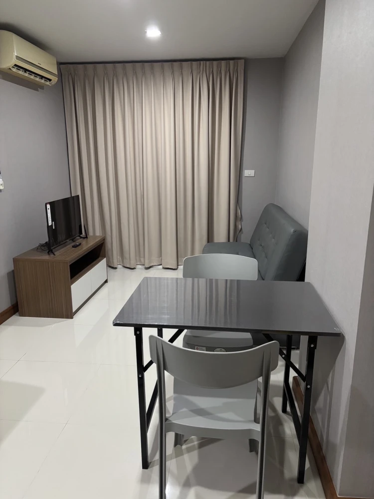 Selling Airlink Residences Romklao, 1 bedroom, 1 bathroom. Spacious living area, great location, convenient transportation. Don't miss out!