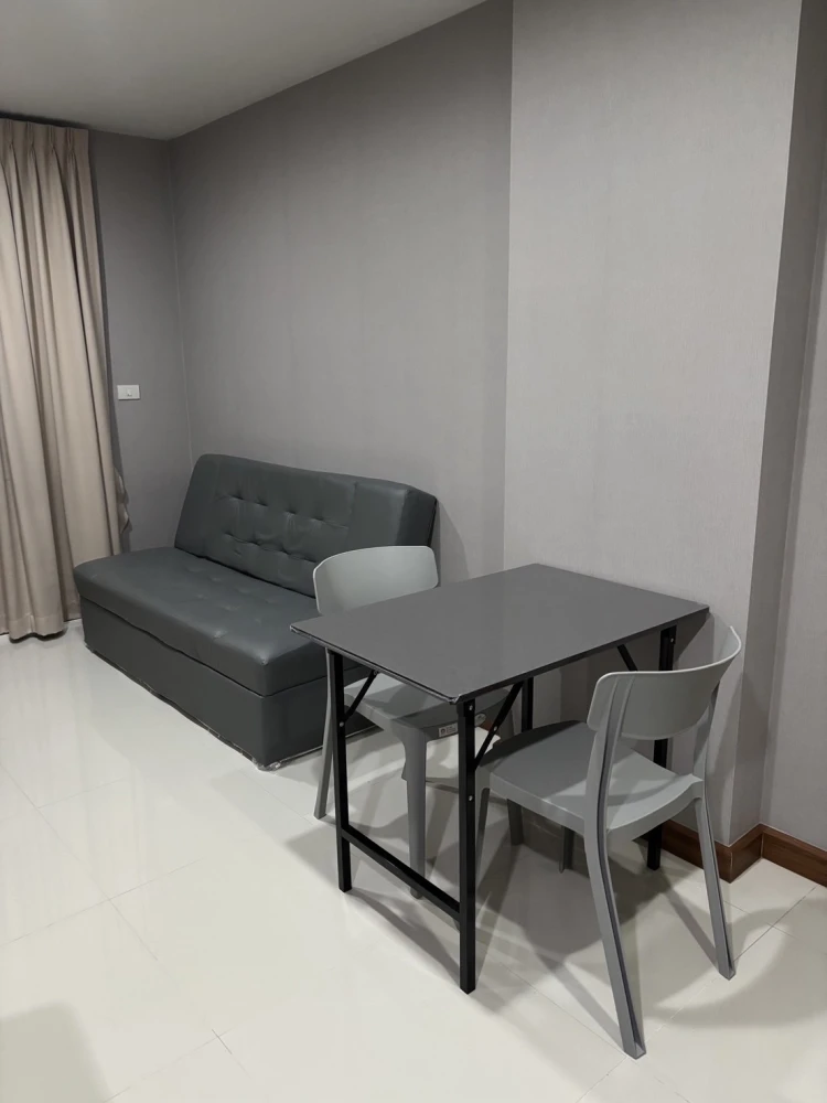 Selling Airlink Residences Romklao, 1 bedroom, 1 bathroom. Spacious living area, great location, convenient transportation. Don't miss out!