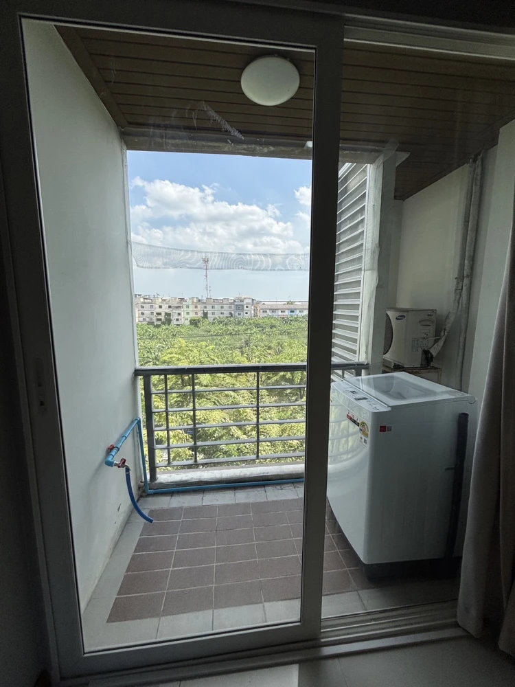 Selling Airlink Residences Romklao, 1 bedroom, 1 bathroom. Spacious living area, great location, convenient transportation. Don't miss out!