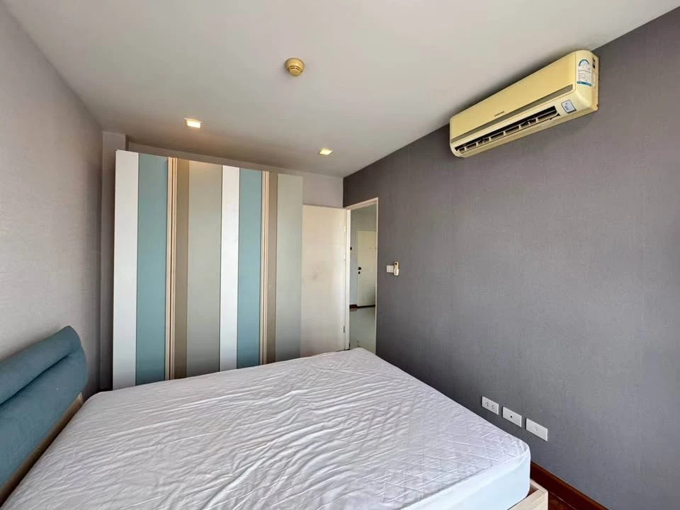 Selling Airlink Residences Romklao, 8th floor unit, fully furnished with appliances. Book now!