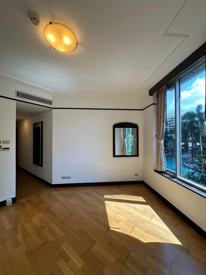 All Season Mansion for sale, Rare Item! Spectacular view, spacious apartment on Witthayu Road, must have!
