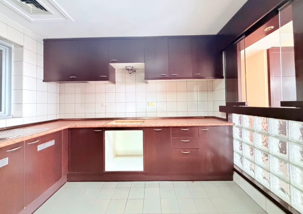 All Seasons Mansion, a spacious condominium located on Wireless Road, is perfect for large families. Book now!