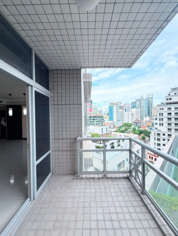 All Seasons Mansion, a spacious condominium located on Wireless Road, is perfect for large families. Book now!