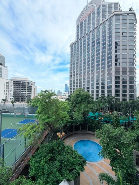 All Seasons Mansion, a spacious condominium located on Wireless Road, is perfect for large families. Book now!