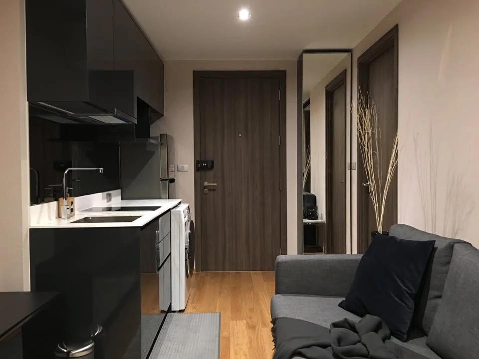 Altitude Samyan-Silom for sale or rent. The room is beautifully decorated and stylish. Divided into livable proportions, don't miss out on own