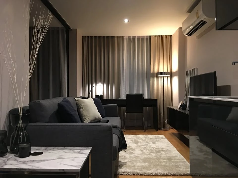 Altitude Samyan-Silom for sale or rent. The room is beautifully decorated and stylish. Divided into livable proportions, don't miss out on own