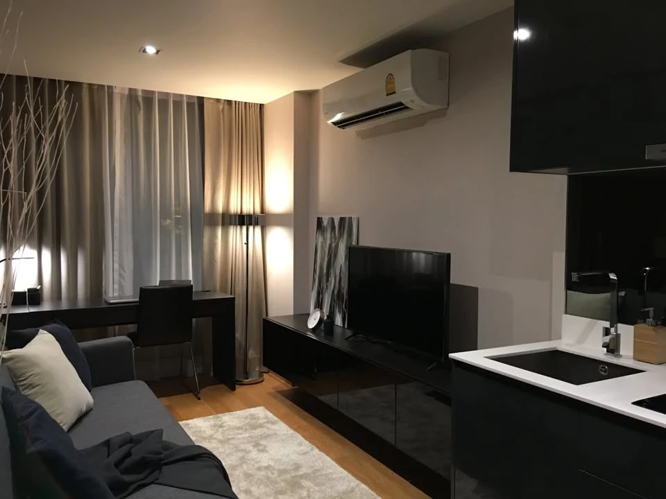 Altitude Samyan-Silom for sale or rent. The room is beautifully decorated and stylish. Divided into livable proportions, don't miss out on own