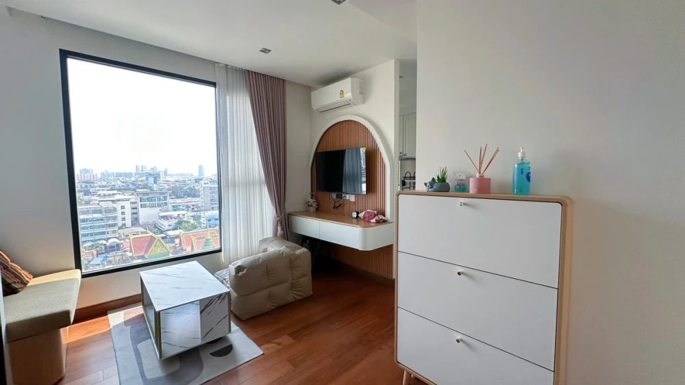 For sale: Altitude Symphony Charoenkrung–Sathorn, 10th floor, fully furnished unit. Book now—act fast!