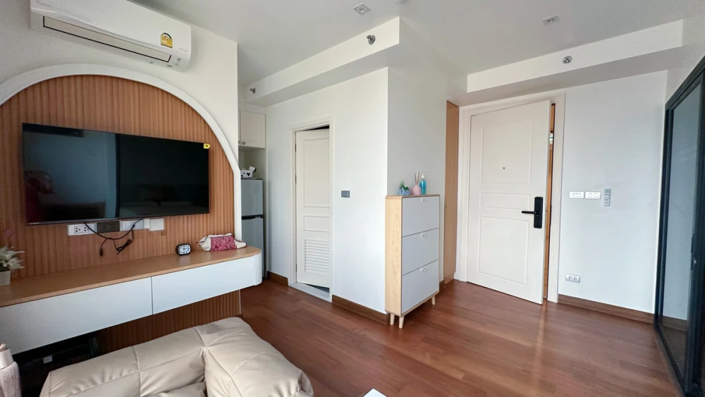 For sale: Altitude Symphony Charoenkrung–Sathorn, 10th floor, fully furnished unit. Book now—act fast!