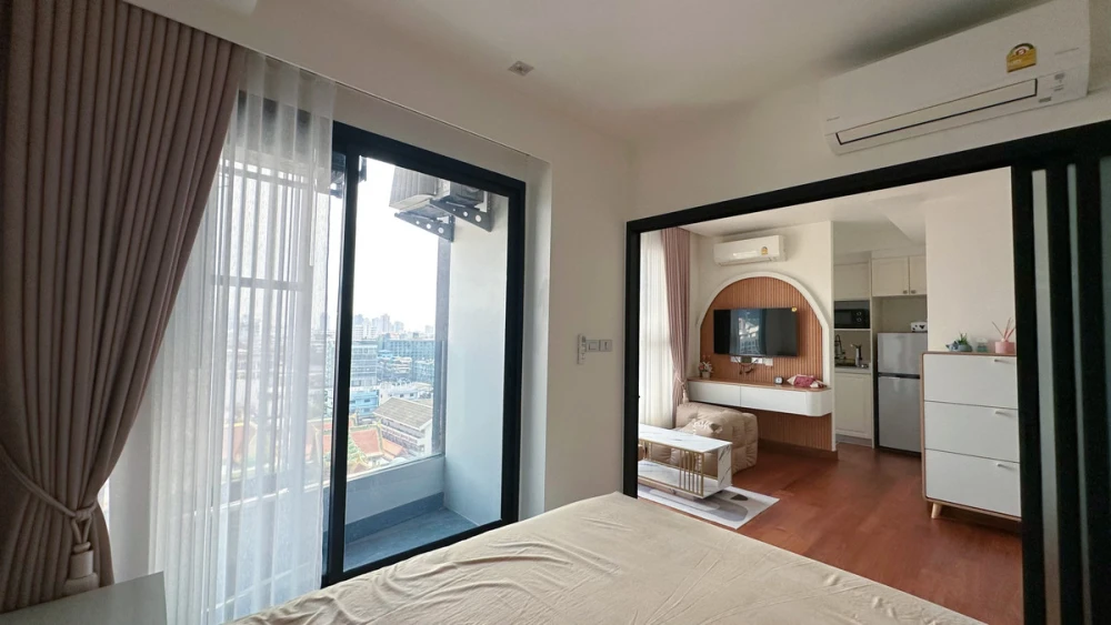 For sale: Altitude Symphony Charoenkrung–Sathorn, 10th floor, fully furnished unit. Book now—act fast!