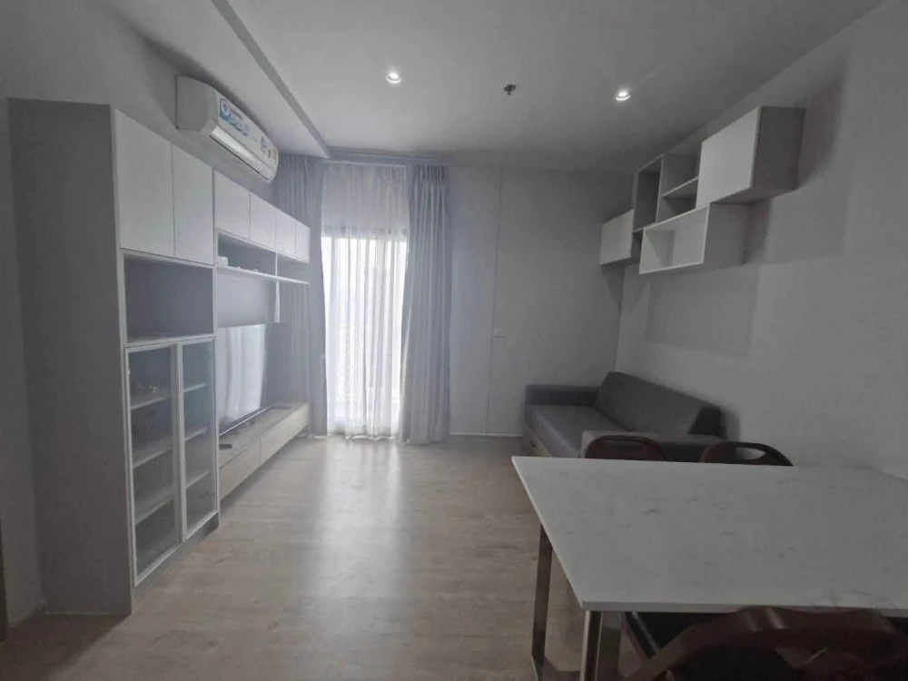 Selling Altitude Unicorn Sathorn - Tha Phra, 1 bedroom, 1 bathroom. Prime location with complete amenities. Book now!