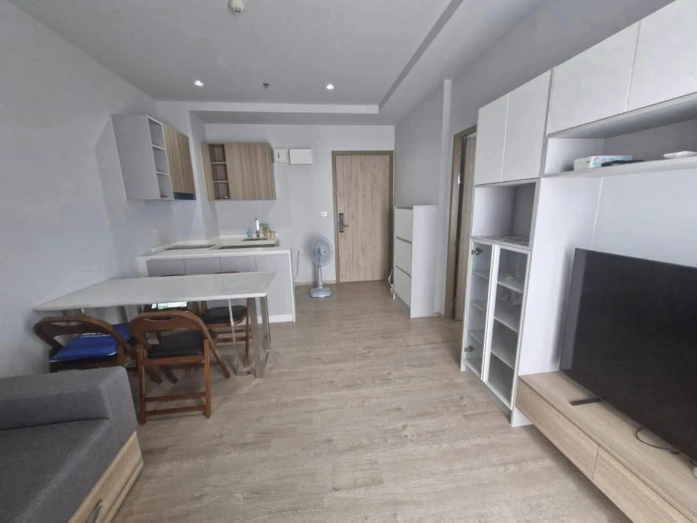 Selling Altitude Unicorn Sathorn - Tha Phra, 1 bedroom, 1 bathroom. Prime location with complete amenities. Book now!