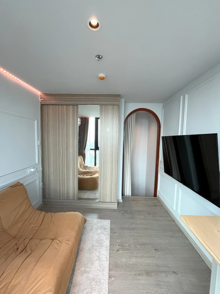 For sale: Altitude Unicorn Sathorn - Tha Phra, 20th floor, beautiful room, fully furnished, worth living in, reserve now, don't miss out.