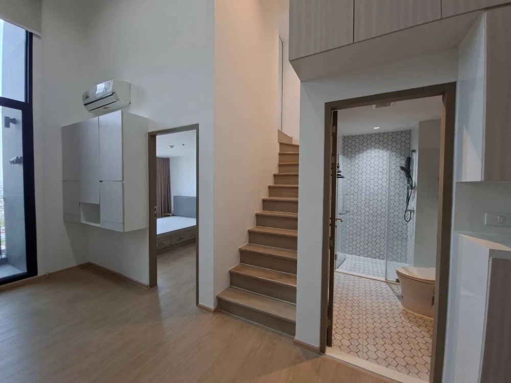 Selling Altitude Unicorn Sathorn - Tha Phra, North-facing unit in a prime location with high ceilings. Book now!