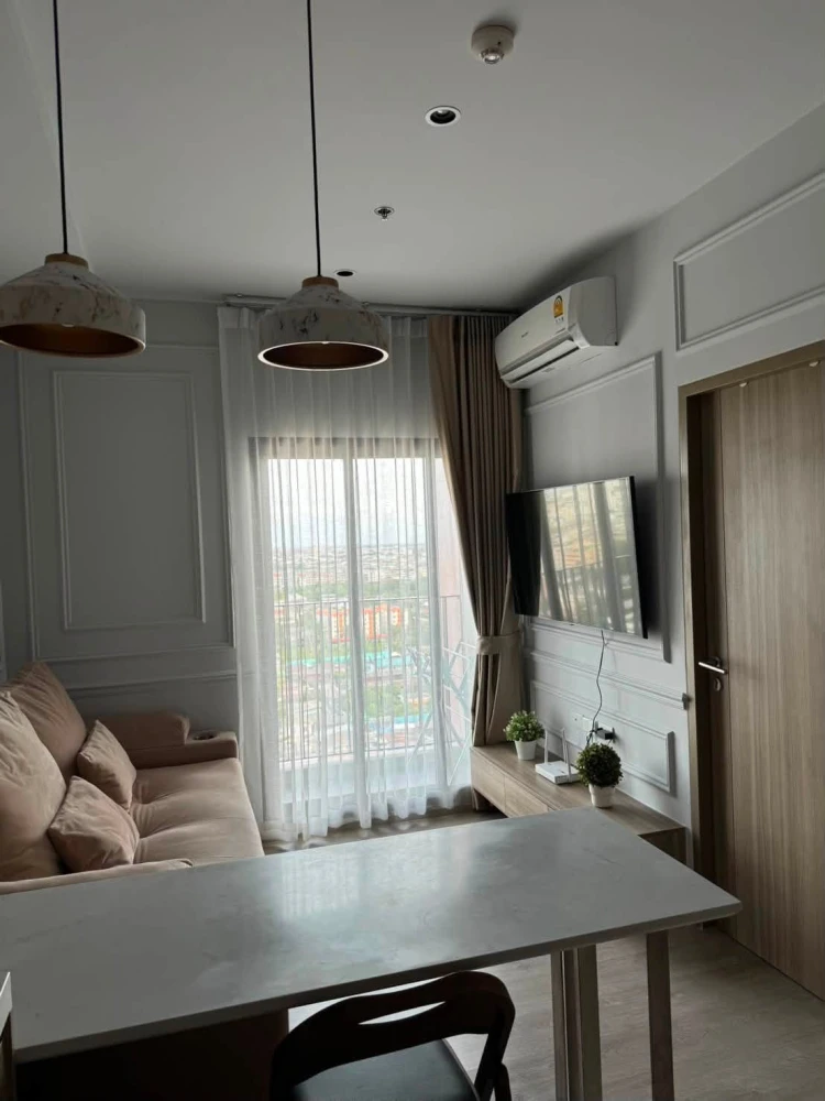 Selling ALTITUDE UNICORN Sathorn-Tha Phra, 17th floor, south-facing unit. Unobstructed view, good ventilation, cool breeze. Book now!
