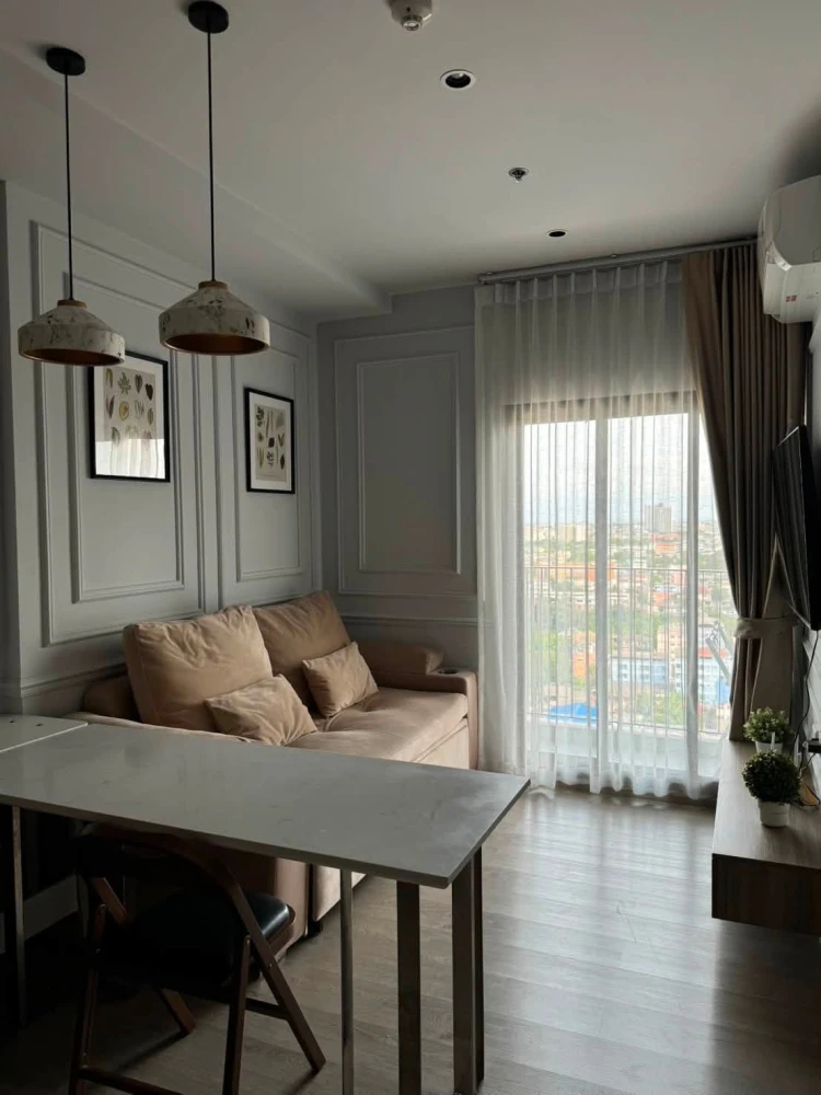Selling ALTITUDE UNICORN Sathorn-Tha Phra, 17th floor, south-facing unit. Unobstructed view, good ventilation, cool breeze. Book now!