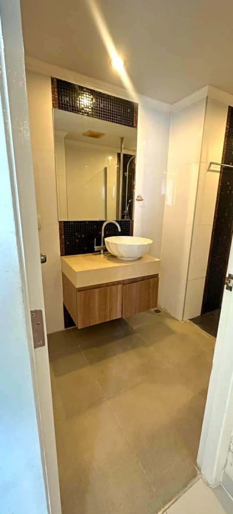 Selling rent Amazon Residence Pattaya, 8th floor unit. Stylishly decorated with ample living space and complete amenities. Book now!
