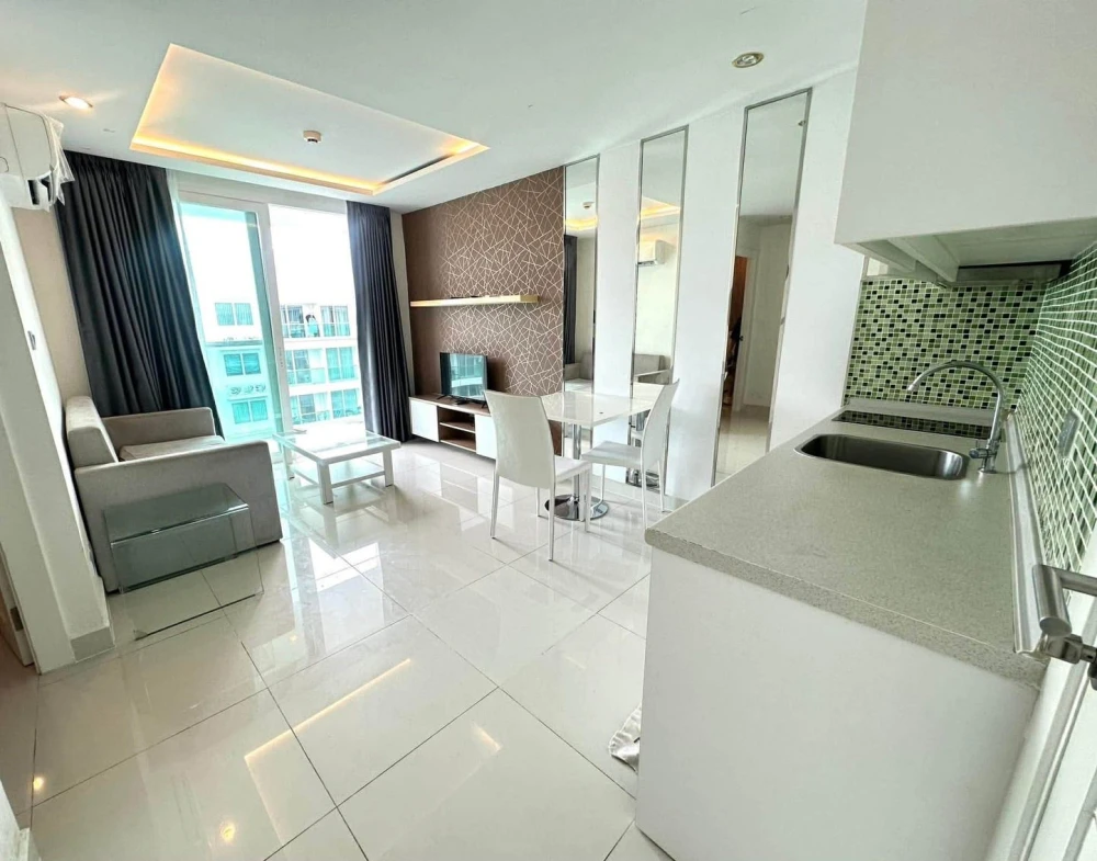 Selling rent Amazon Residence Pattaya, 8th floor unit. Stylishly decorated with ample living space and complete amenities. Book now!