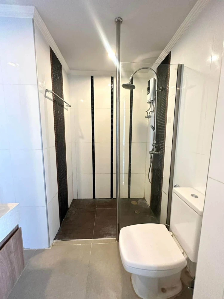 Selling rent Amazon Residence Pattaya, 8th floor unit. Stylishly decorated with ample living space and complete amenities. Book now!