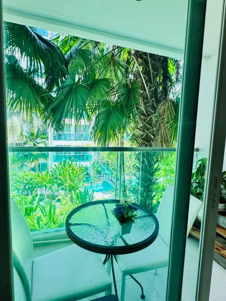 Amazon Residence Pattaya for sale. Nice unit in a great location with pool view. Fully furnished. Book now!