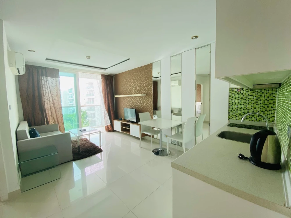 For sale: Amazon residence Pattaya (Jomtien), 3-storey building, 6th floor, pool view, fully furnished, ready to move in, don't hesitate.