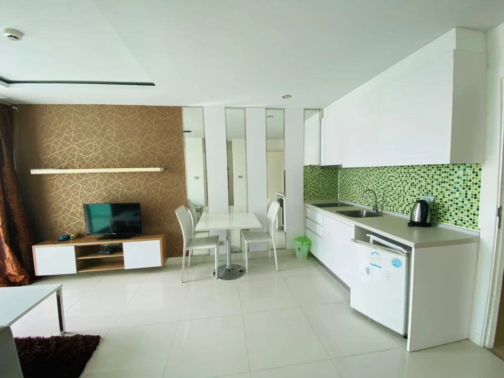 For sale: Amazon residence Pattaya (Jomtien), 3-storey building, 6th floor, pool view, fully furnished, ready to move in, don't hesitate.