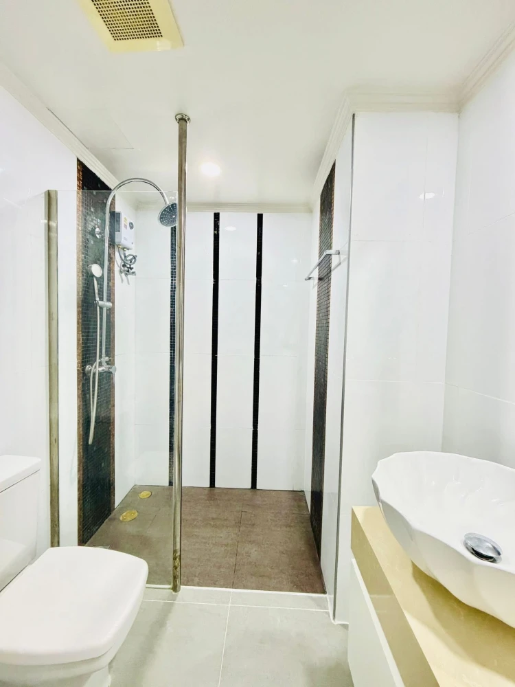 Amazon Residence for sale. Nice unit with complete amenities. Just bring your belongings and move in!!!