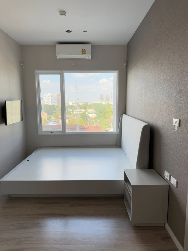 Selling Amber by Eastern Star condo, 7th floor. Spacious room with plenty of usable space. A must-see!