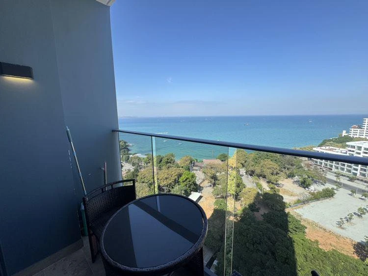 For sale Andromeda Pattaya, 17th floor, sea view, beautifully built-in decoration, book now and you won't be disappointed.