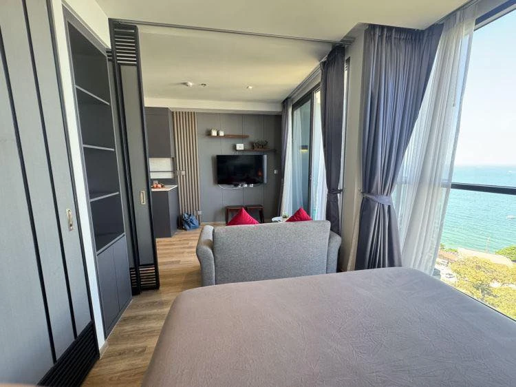 For sale Andromeda Pattaya, 17th floor, sea view, beautifully built-in decoration, book now and you won't be disappointed.