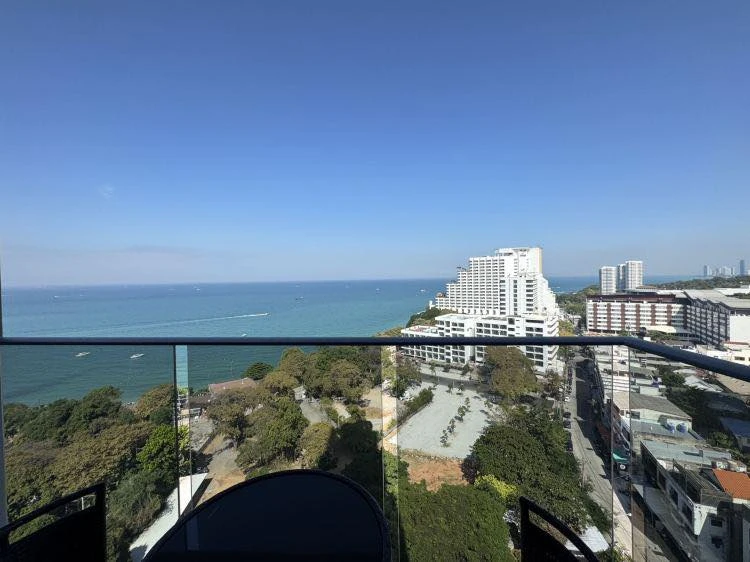 For sale Andromeda Pattaya, 17th floor, sea view, beautifully built-in decoration, book now and you won't be disappointed.