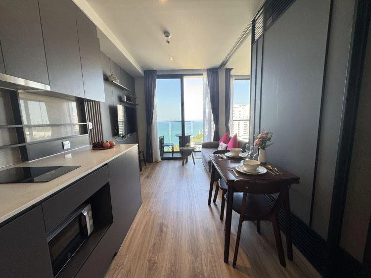 For sale Andromeda Pattaya, 17th floor, sea view, beautifully built-in decoration, book now and you won't be disappointed.