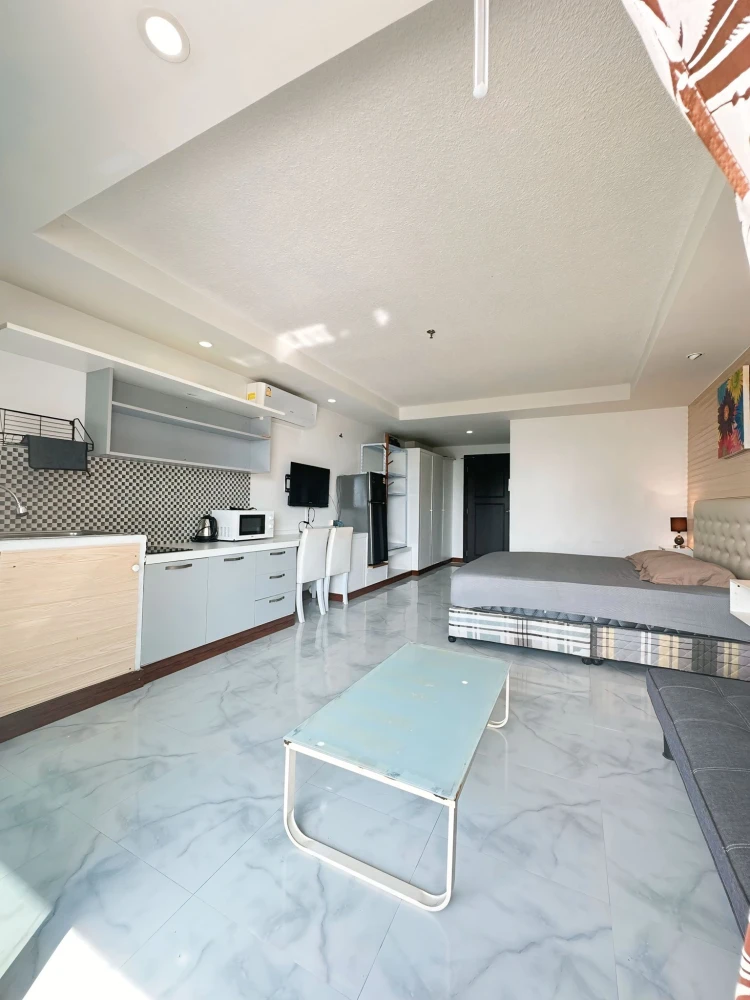 For sale: Angket Condominium, 4th floor, Jomtien Beach view, fully furnished, nice to live in. If interested, hurry and reserve now.