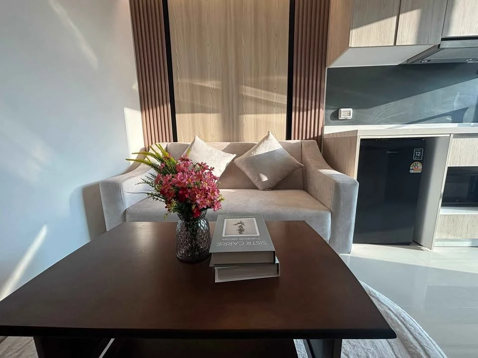 Selling a lovely room at Arcadia Beach Resort with city views, fully furnished and equipped with appliances. Book now, don't miss out!