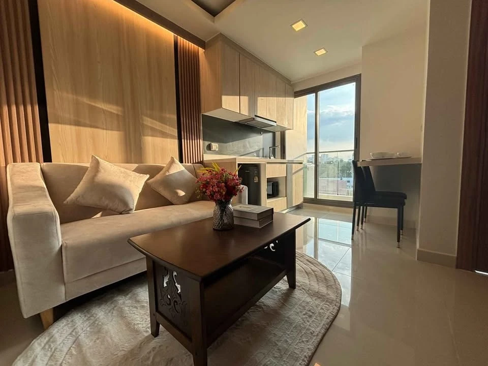 Selling a lovely room at Arcadia Beach Resort with city views, fully furnished and equipped with appliances. Book now, don't miss out!