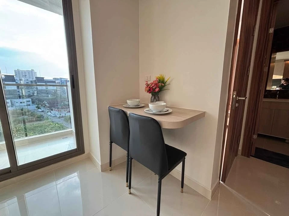 Selling a lovely room at Arcadia Beach Resort with city views, fully furnished and equipped with appliances. Book now, don't miss out!